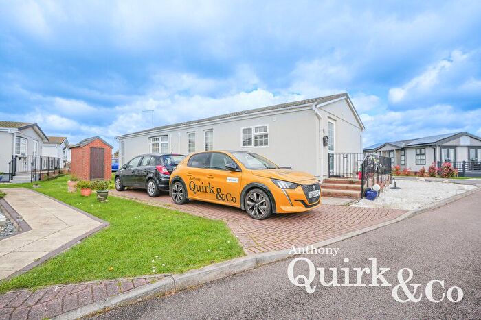 2 Bedroom Mobile/park Home For Sale In Creek Road, Canvey Island, SS8