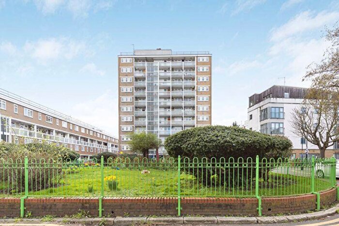 2 Bedroom Flat For Sale In Stockton House, Bethnal Green, E2