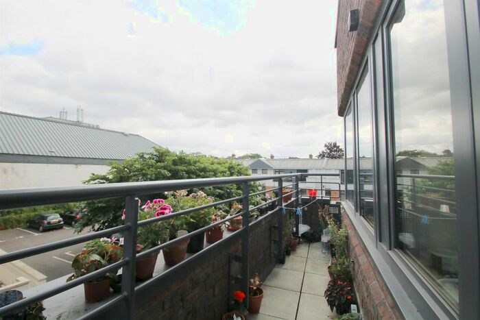 1 Bedroom Flat To Rent In -, Lower Richmond Road, Mortlake, TW9