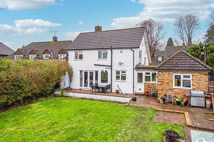 3 Bedroom Detached House For Sale In Ravensmead, Chalfont St Peter, Gerrards Cross, SL9