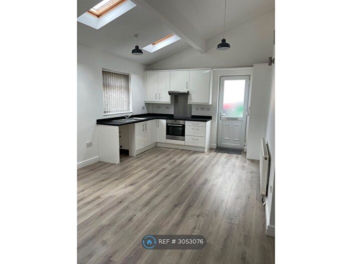 2 Bedroom Flat To Rent In Epworth, Doncaster, DN9