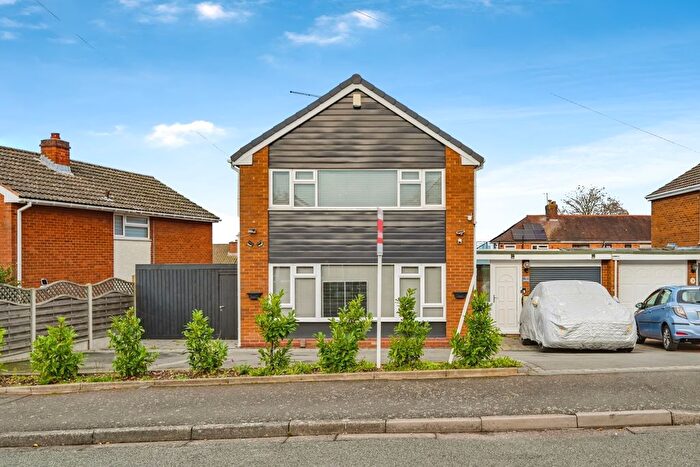 3 Bedroom Link Detached House For Sale In Ashdale Road, Tamworth, Staffordshire, B77