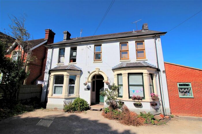 1 Bedroom Flat To Rent In Connaught Road, Reading, RG30