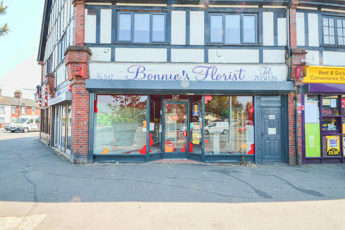 Terraced House To Rent In Cricklade Road, Swindon, SN2