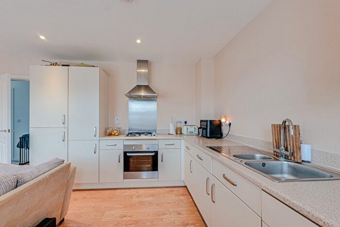 1 Bedroom Flat For Sale In Elizabeth Gardens, Rochford, SS4