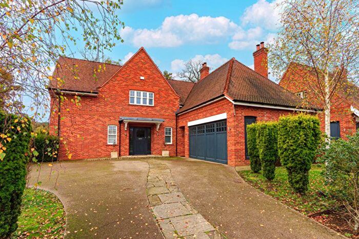 5 Bedroom Detached House To Rent In Wood Farm Close, Stanmore, HA7