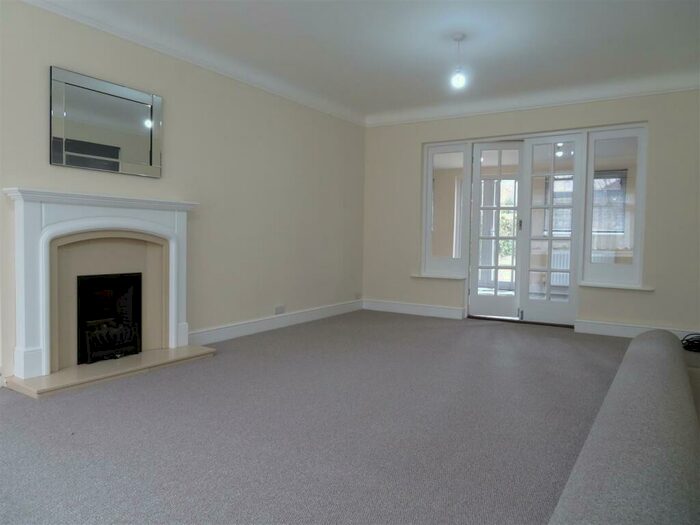 3 Bedroom House To Rent In Park Lane, Cowplain, Waterlooville, PO8