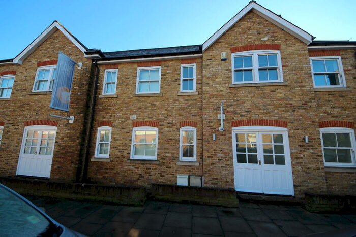 1 Bedroom Flat To Rent In Hampton Wick, KT1