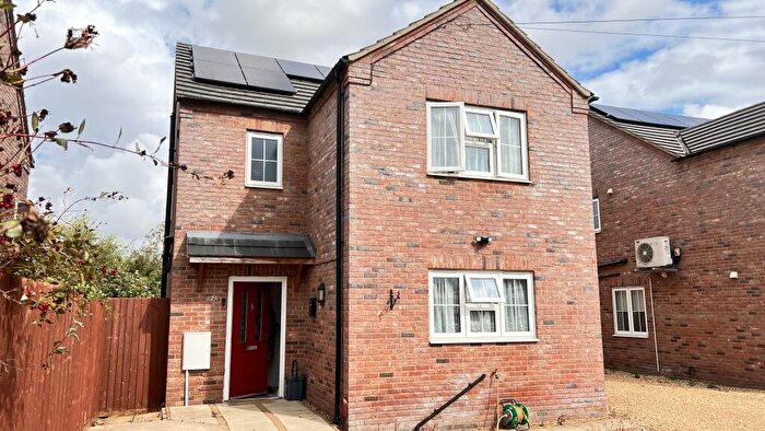 3 Bedroom Detached House For Sale In Mill Road, Murrow, Cambridgeshire, PE13