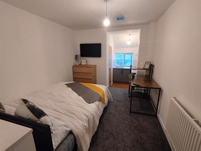 1 Bedroom House To Rent In *New En-Suite Rooms* West Hill Drive, Mansfield, NG18