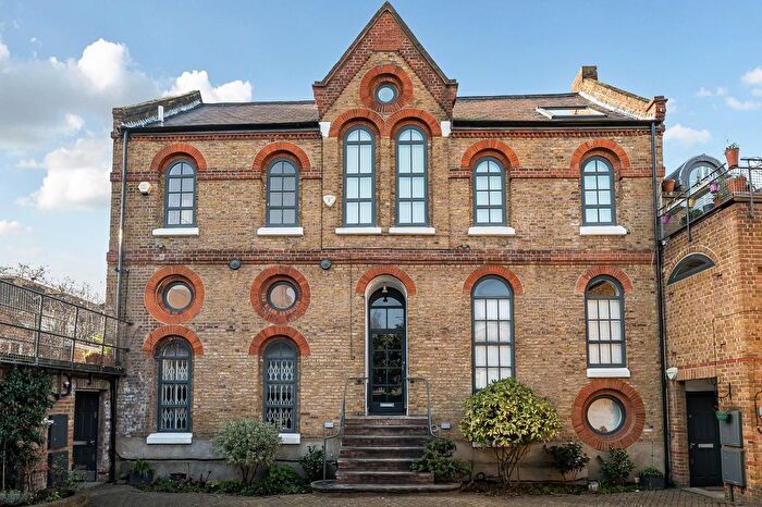 2 Bedroom Flat To Rent In Grange Walk Mews, London, SE1