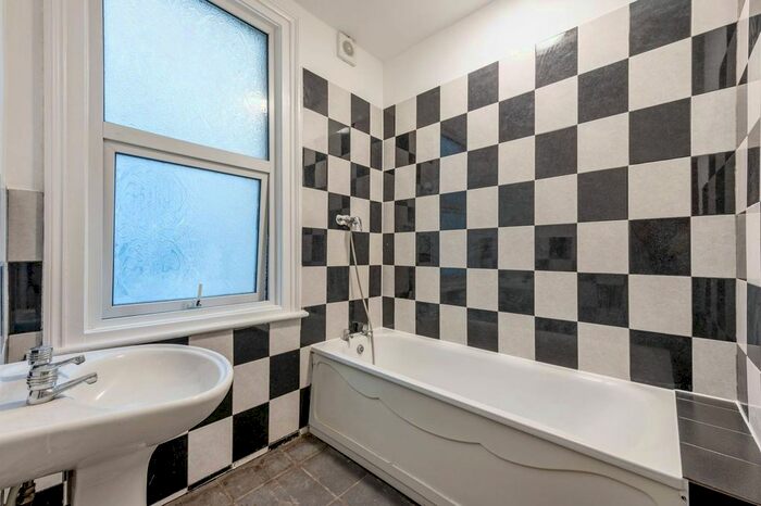 3 Bedroom Flat To Rent In Morland Road, Croydon CR0