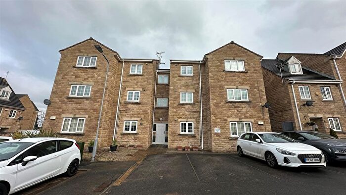 2 Bedroom Flat To Rent In Loxley Close, Bradford, BD2