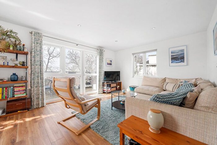 3 Bedroom Flat For Sale In Limerick Close, SW12