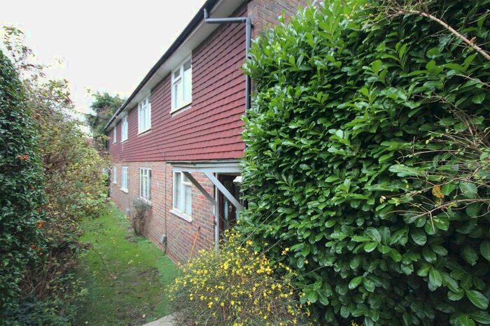 2 Bedroom Flat To Rent In Hunter Road, Guildford, GU1