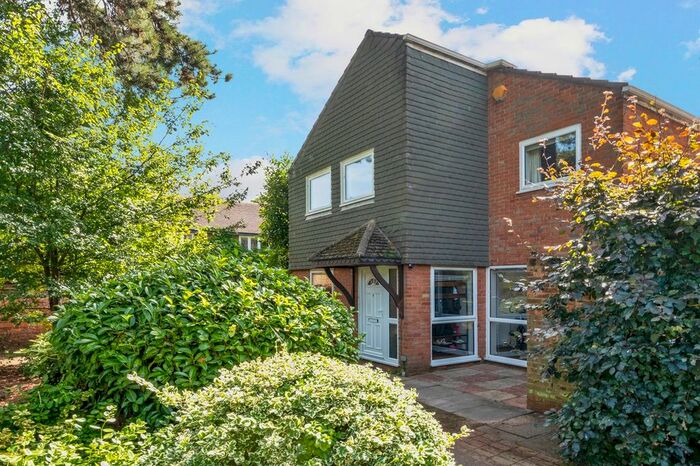4 Bedroom Detached House To Rent In Kingsmead, Weybridge, KT13