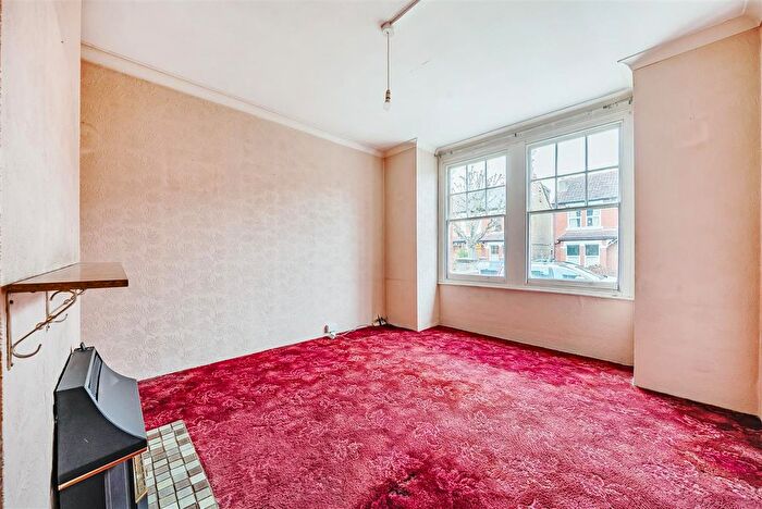 1 Bedroom Flat For Sale In Ellerton Road, Surbiton, KT6