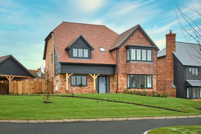 4 Bedroom Detached House For Sale In View Road, Cliffe Woods, ME3