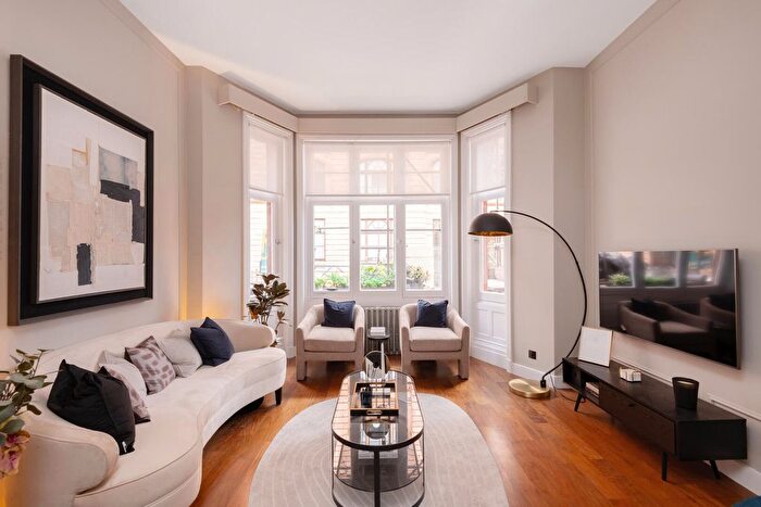 2 Bedroom Flat To Rent In Hans Road, London, SW3