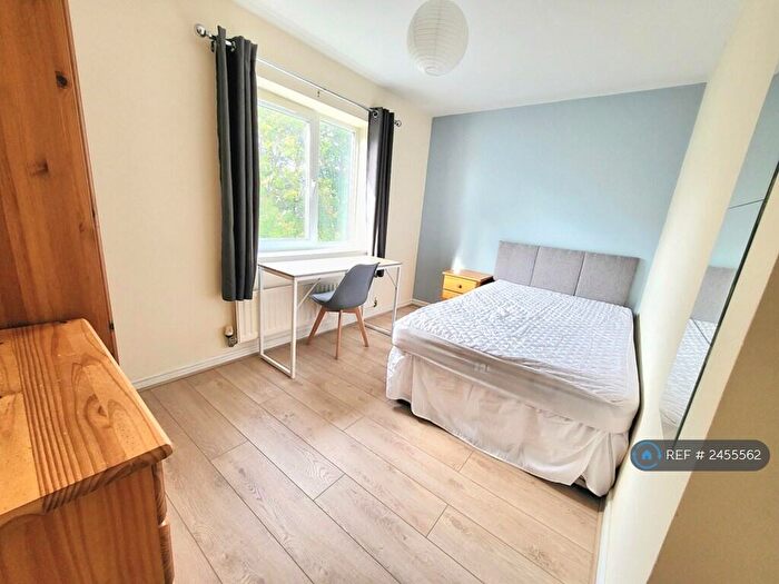 4 Bedroom Terraced House To Rent In Lauderdale Crescent, Manchester, M13