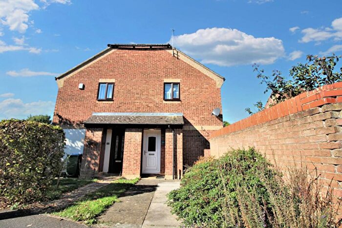 1 Bedroom Semi-Detached House To Rent In Westfield, Aylesbury, HP21