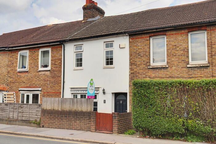 2 Bedroom Cottage To Rent In Lion Green Road, Coulsdon, CR5