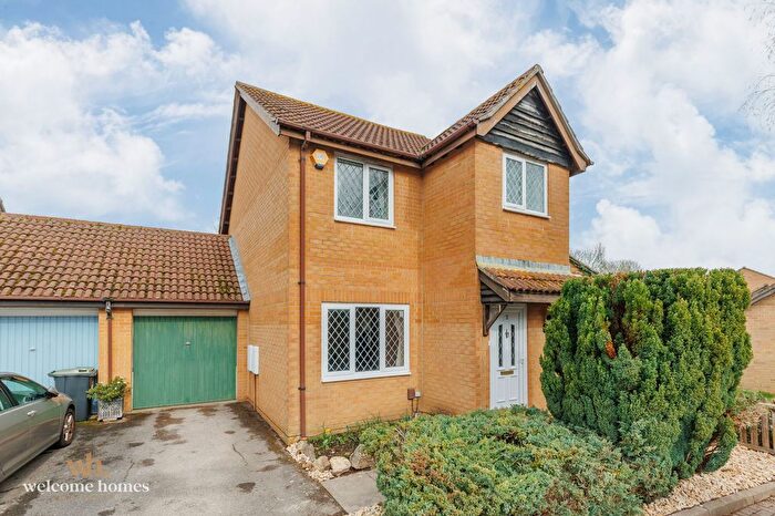 3 Bedroom Link Detached House For Sale In Trentham Avenue, Littledown, BH7