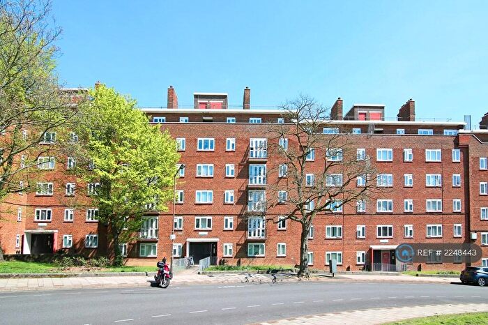3 Bedroom Flat To Rent In Perth Court, London, SE5