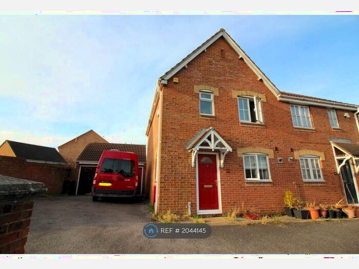 3 Bedroom Semi-Detached House To Rent In Gill Avenue, Bristol, BS16