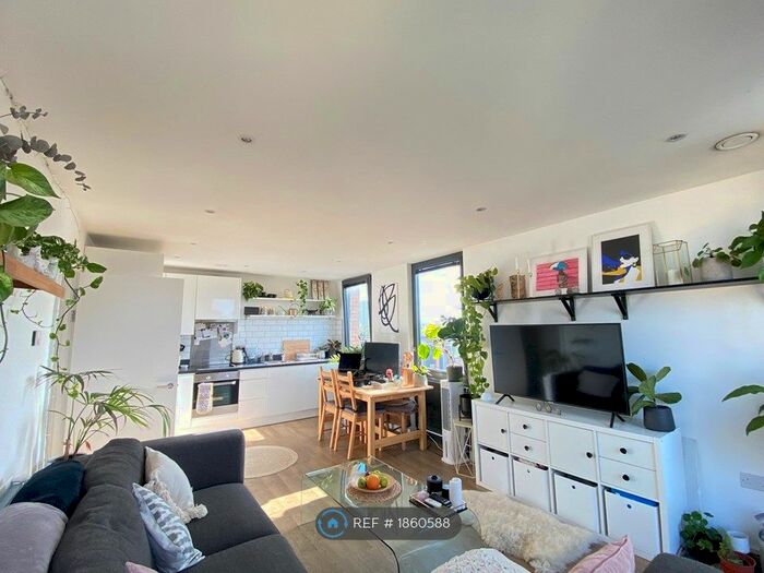 1 Bedroom Flat To Rent In Baltic Avenue, Brentford, TW8