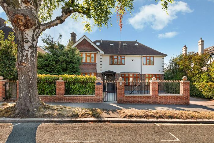 5 Bedroom Flat To Rent In Castlemaine Avenue, South Croyden, CR2