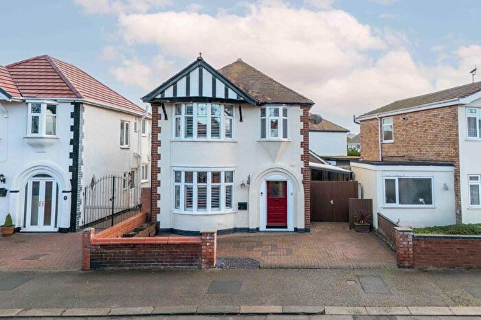 3 Bedroom Detached House For Sale In Lynton Walk, Rhyl, LL18