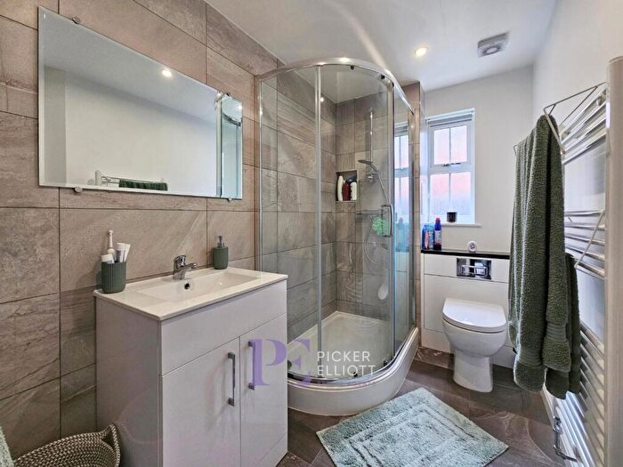 2 Bedroom Flat For Sale In Herons Court Hinckley, LE10