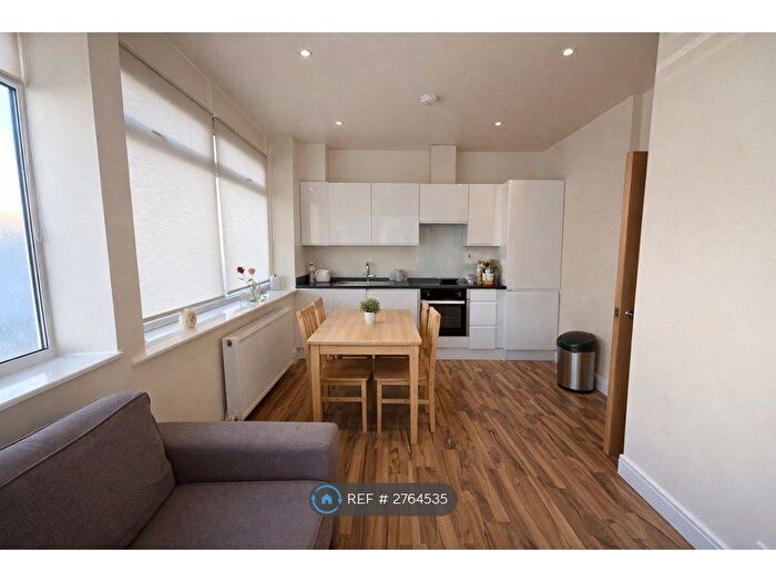 2 Bedroom Flat To Rent In Church Road, London, NW4