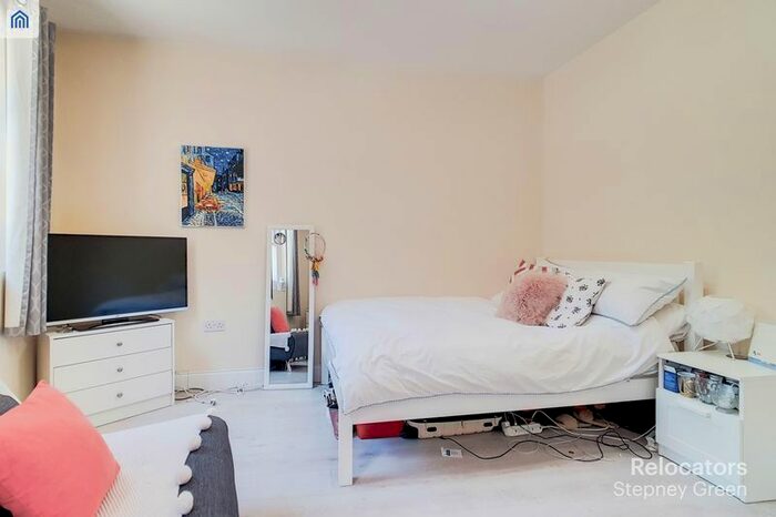 4 Bedroom Semi-detached House To Rent In Mile End Place, London, E1