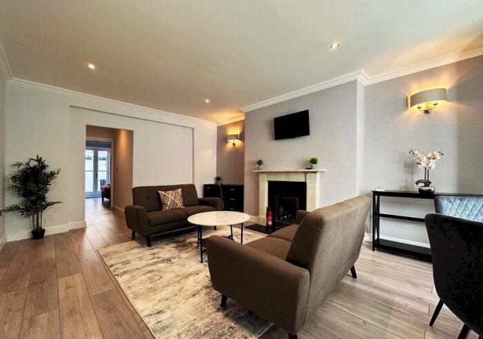 2 Bedroom Flat To Rent In Gloucester Terrace, London, W2