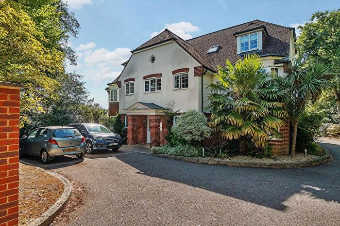 2 Bedroom Flat For Sale In Ridgway Road, Farnham, Surrey, GU9