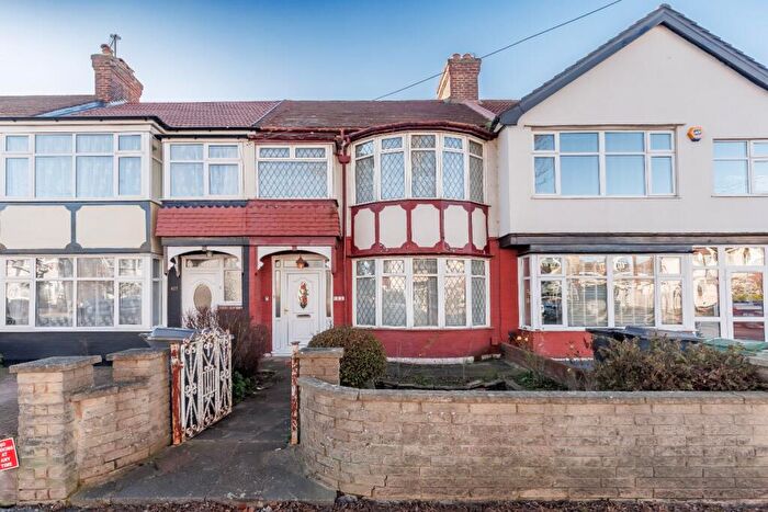 3 Bedroom Terraced House For Sale In Cherrydown Avenue, Chingford, E4