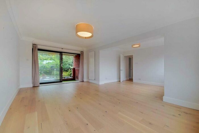 2 Bedroom Apartment To Rent In Spencer Close, Finchley, N3