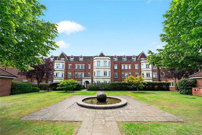 1 Bedroom Flat For Sale In The Cloisters, London Road, Burpham, Guildford, GU1