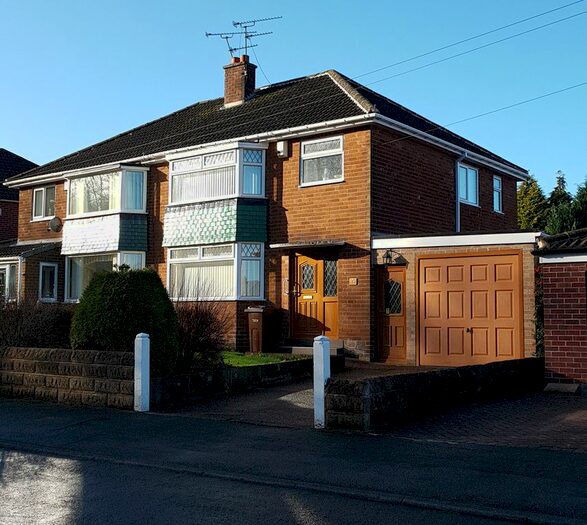 3 Bedroom Semi-Detached House To Rent In Brookside, Herringthorpe, Rotherham, S65