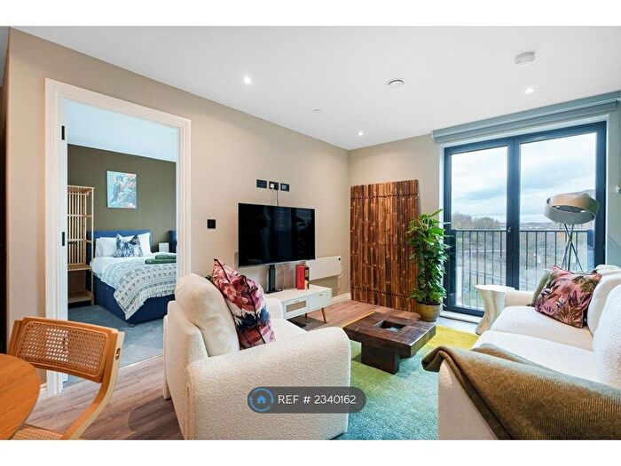 2 Bedroom Flat To Rent In Springwell Gardens, Leeds, LS12