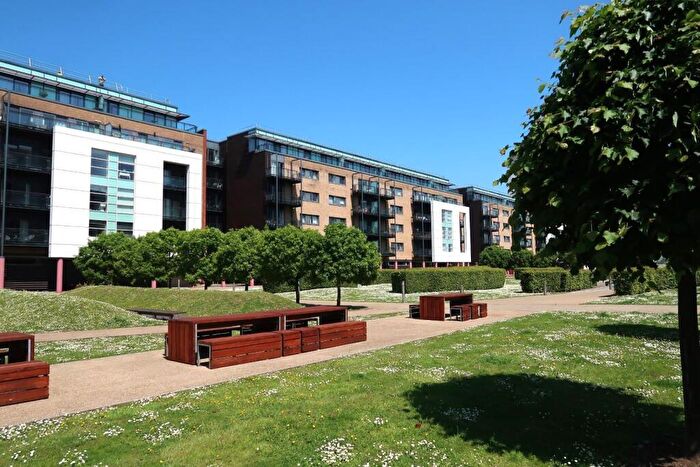 2 Bedroom Apartment For Sale In Ferry Court, Cardiff, CF11