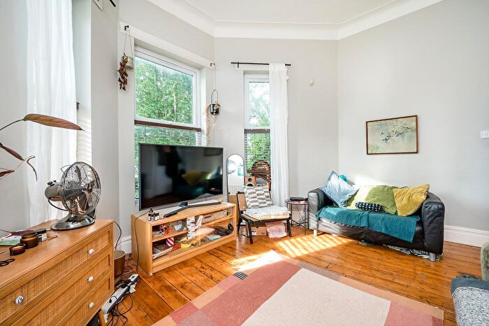 2 Bedroom Flat To Rent In Ladybarn Road, Fallowfield, Manchester, M14