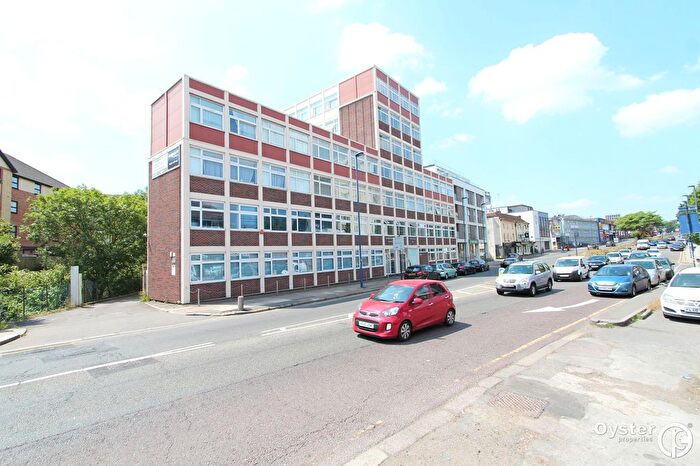 1 Bedroom Flat To Rent In High Street, Grosvenor House, HA8