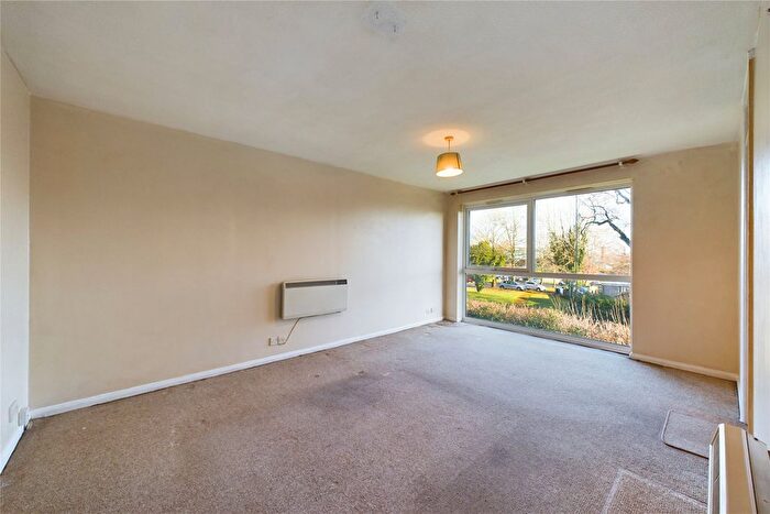 2 Bedroom Flat For Sale In Fairview Gardens, Farnham, Surrey, GU9