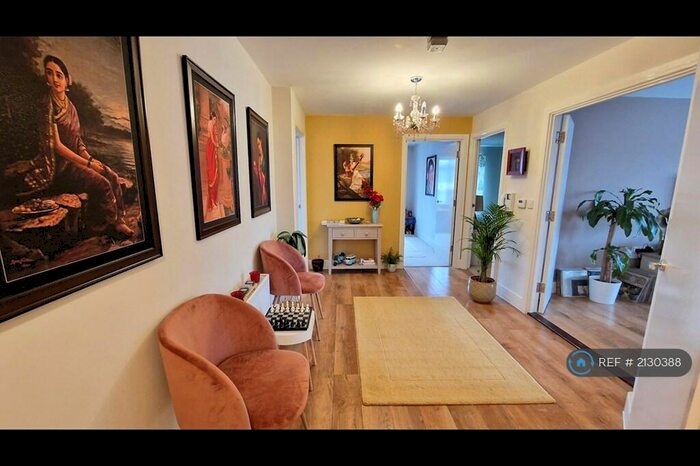 3 Bedroom Flat To Rent In Kingsquarter, Maidenhead, SL6