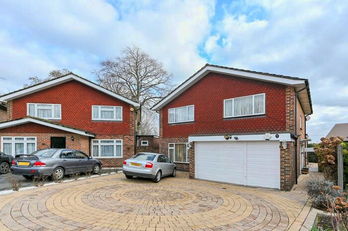 5 Bedroom Detached House To Rent In Arden Mhor, Pinner, HA5