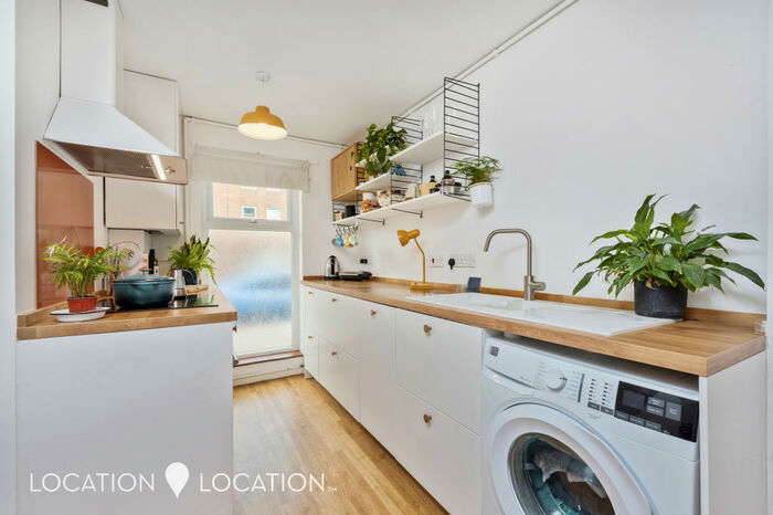 2 Bedroom Maisonette To Rent In Garnham Close, N16