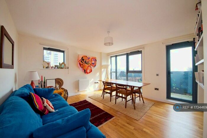 2 Bedroom Flat To Rent In Hythe House, London, N4